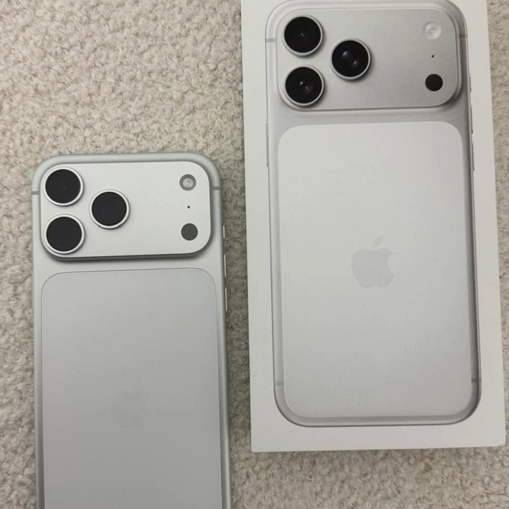 Apple Smartphone with Box - Gray